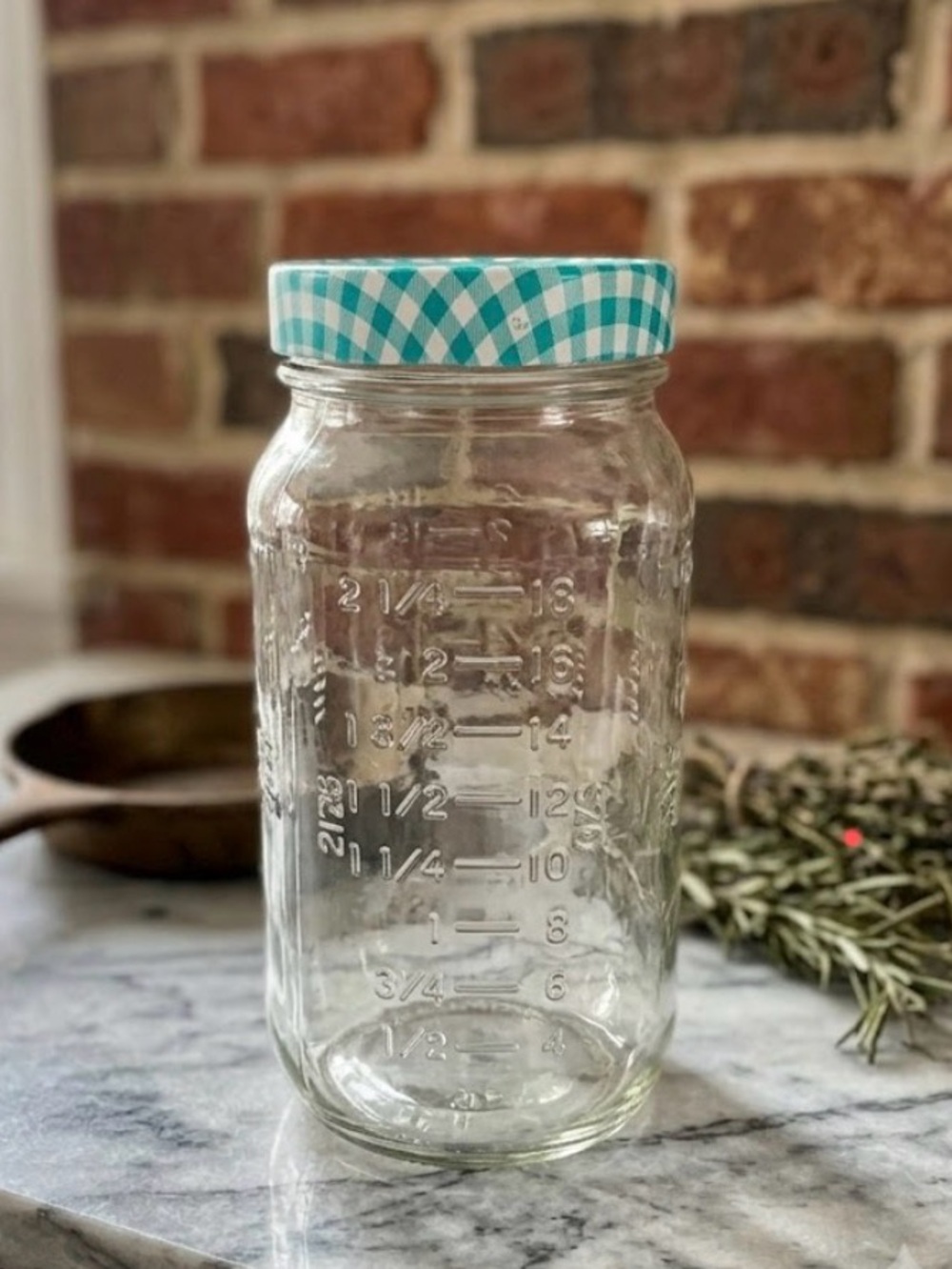 🌺 EUC Pioneer Woman Embossed Glass Jar with Measurements, 24-Ounce Jar